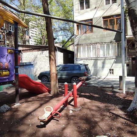 Appartment Lux, 2 Bedroom 예레반 외부 사진