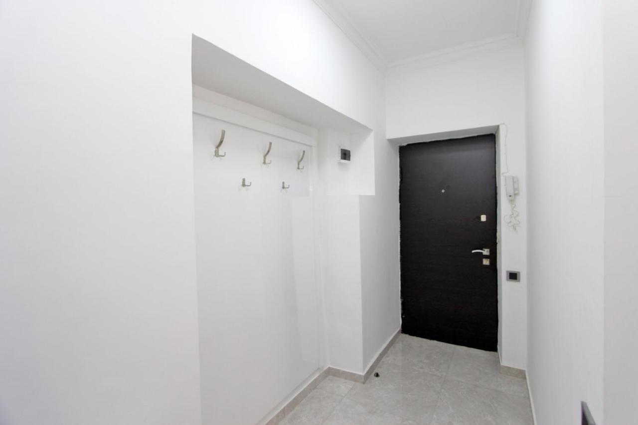 Appartment Lux, 2 Bedroom 예레반 외부 사진