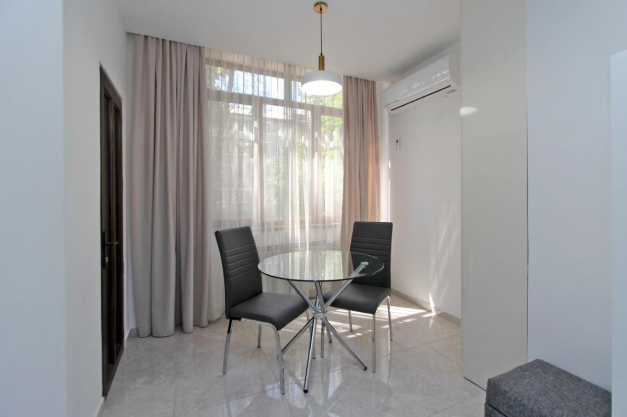 Appartment Lux, 2 Bedroom 예레반 외부 사진