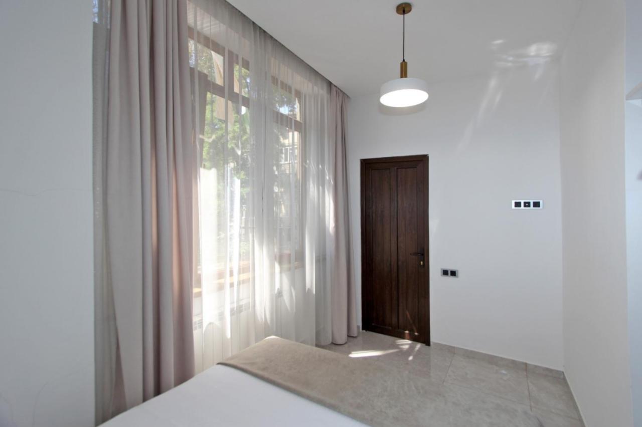 Appartment Lux, 2 Bedroom 예레반 외부 사진